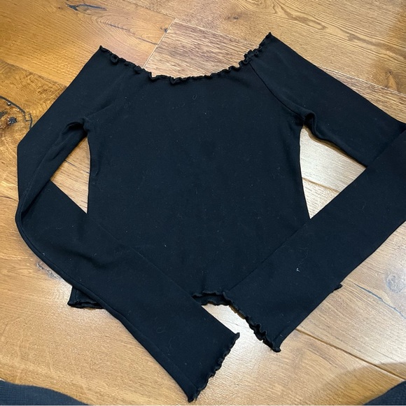 Brandy Melville- Black Frilled Long-Sleeve - Picture 2 of 4